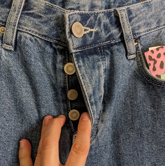 Asos x MTV Monster Raw Hem Button Fly Jean Shorts - Picture 6 of 10